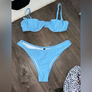 Medium, blue, cupped swim top, high rise bottoms. See the video for seem on top